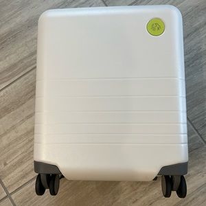 Drunk Elephant x Monos Luggage - Great condition ✨ Only used Once